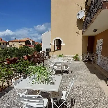 Guest house Eta *